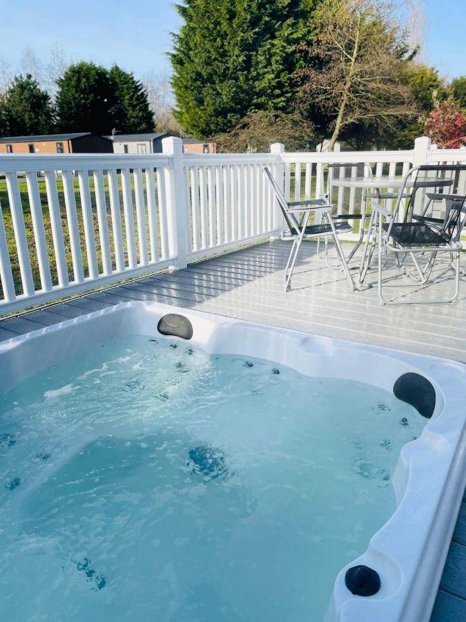 Brians Lodge With Hot Tub 포클링톤 외부 사진
