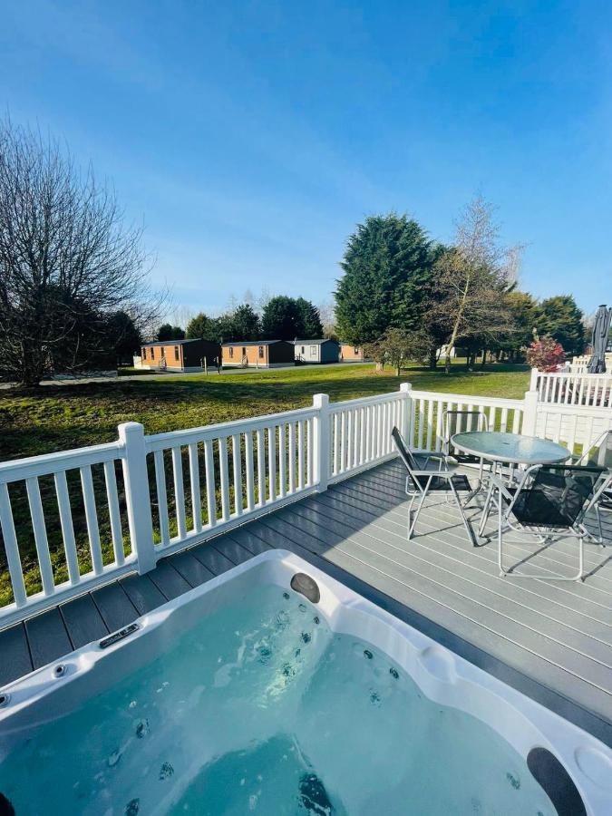 Brians Lodge With Hot Tub 포클링톤 외부 사진